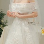 TVC732 Váy Cưới Đi Bàn, Đầm Cưới Dáng Xuông, Bệt Vai Ngang Tháo Rời, Hoa 3D