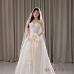 TVC809 Váy Cưới Đi Bàn, Đầm Cưới Dáng Xuông, Cúp Ngực, Hoa 3D