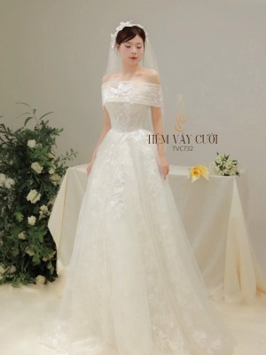 TVC732 Váy Cưới Đi Bàn, Đầm Cưới Dáng Xuông, Bệt Vai Ngang Tháo Rời, Hoa 3D