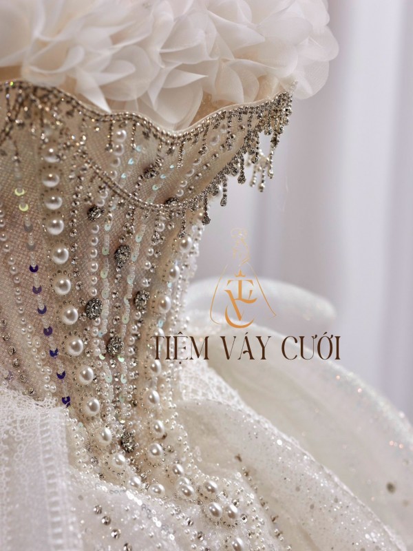 TVC449 Đầm Cưới Cô Dâu, Váy Cưới Tiệc Làm Lễ, Kim Sa, Phi Nhật, Cúp Ngực, Xếp Ly