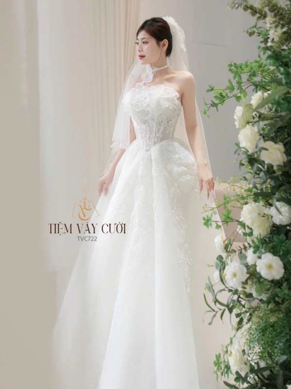 TVC722 Váy Cưới Đi Bàn, Đầm Cưới Dáng Xuông, Cúp Ngực, Hoa 3D