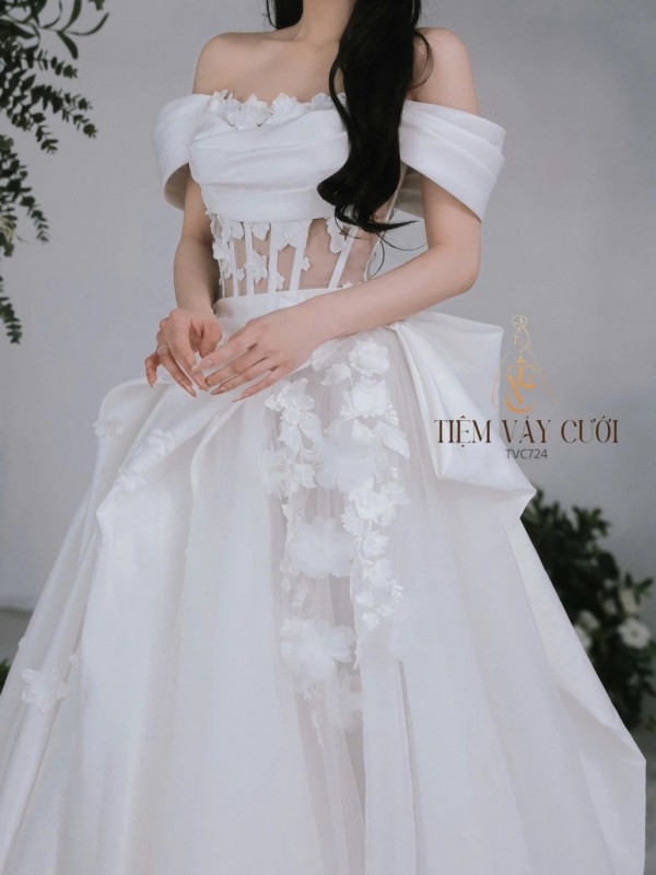 TVC724 Váy Cưới Đi Bàn, Đầm Cưới Dáng Xuông, Bệt Vai Ngang, Phi