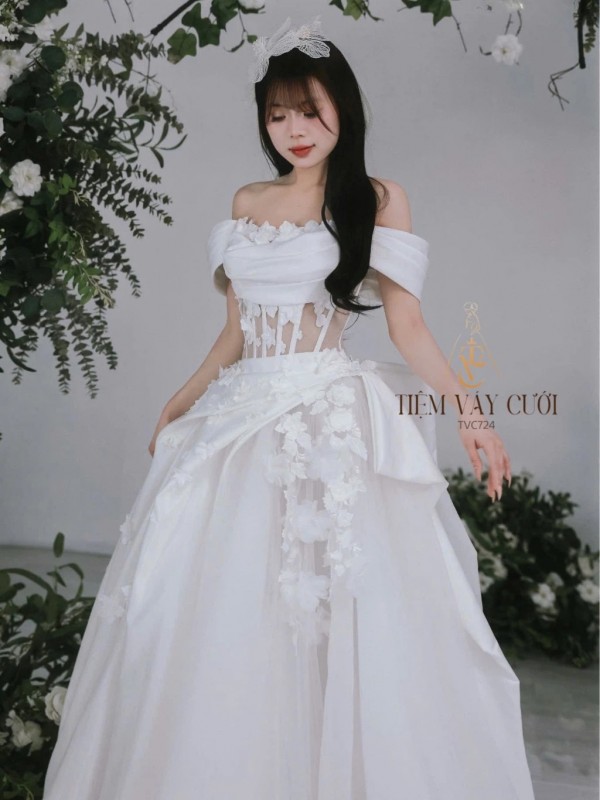 TVC724 Váy Cưới Đi Bàn, Đầm Cưới Dáng Xuông, Bệt Vai Ngang, Phi