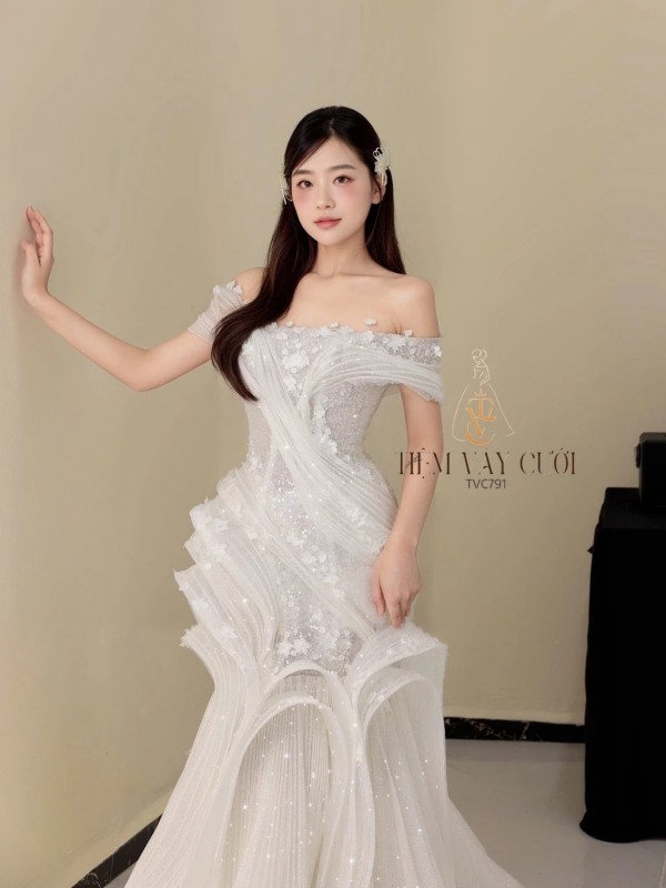 TVC791 Váy Cưới Đi Bàn, Đầm Cưới Đuôi Cá, Cúp Ngực, Lấp Lánh, Cao Cấp