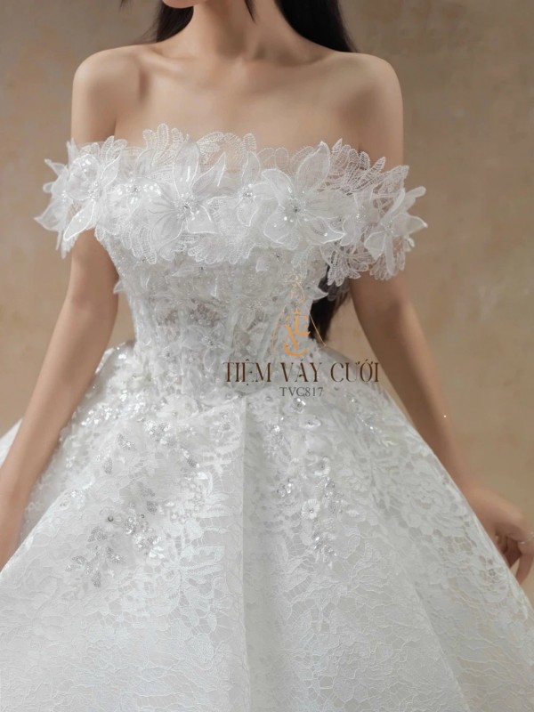 TVC817 Váy Cưới Làm Lễ, Đầm Cưới Cô Dâu, Bệt Vai Ngang, Bồng Bềnh, Họa Tiết Hoa