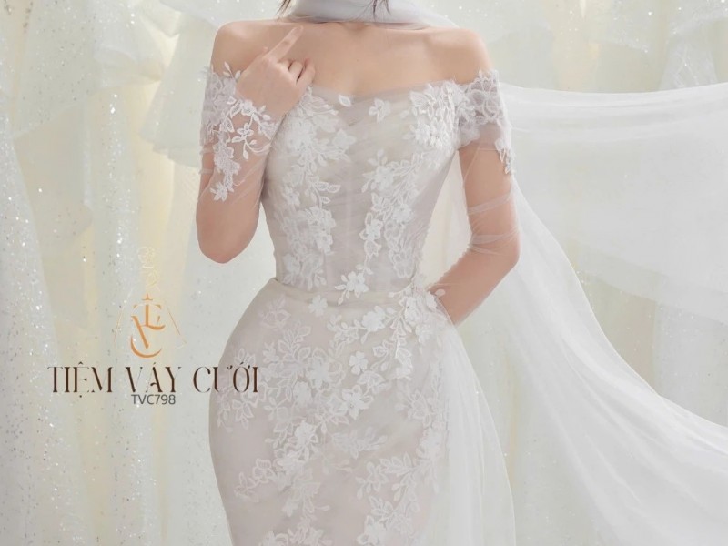 TVC798 Váy Cưới Đi Bàn, Đầm Cưới Đuôi Cá, Cúp Ngực, Hoa 3D